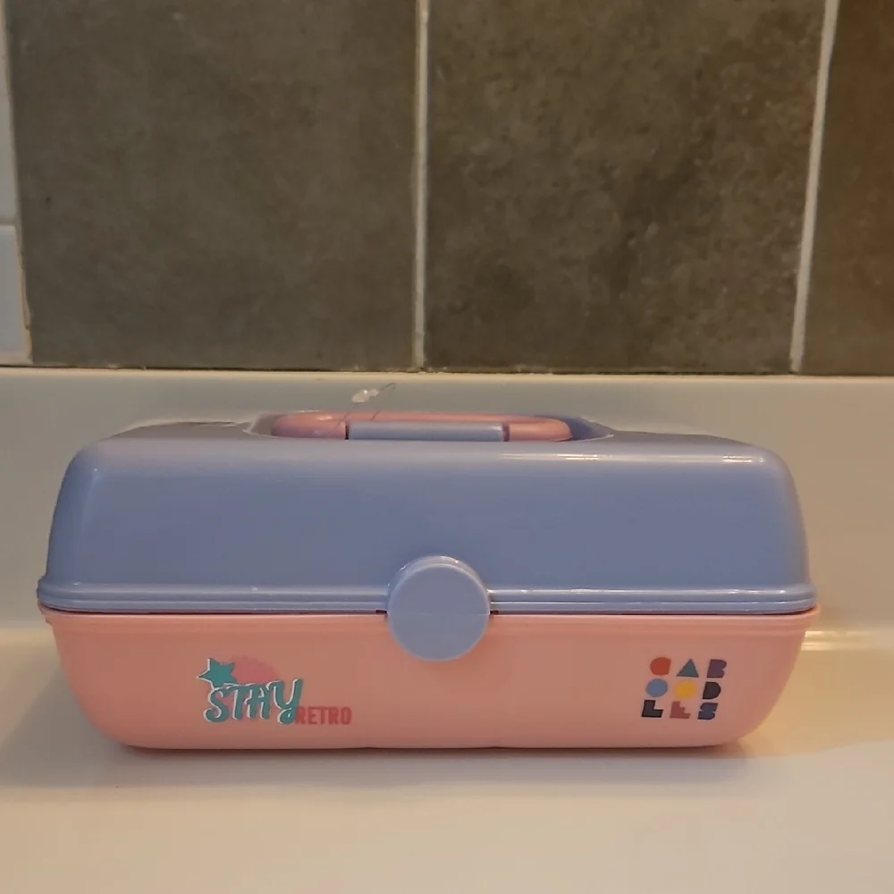 Caboodles Stay Retro Adodable Organzier With Moveable Trays Inside